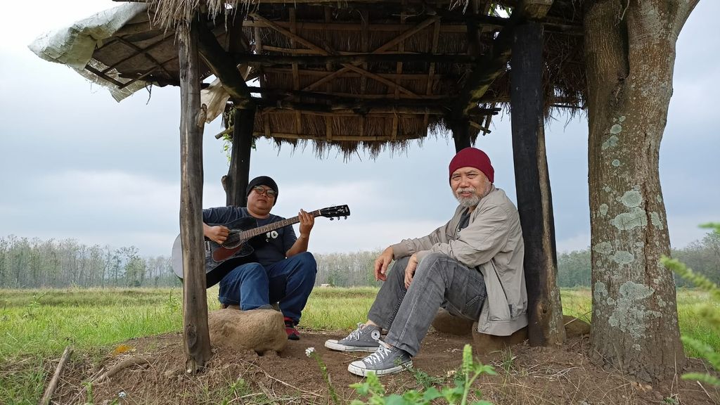 Duo Mahasodha merupakan nama baru di industri musik Indonesia. Duo yang digawangi oleh Teguh Yuswanto dan Bismar Yogara ini baru saja merilis single perdana mereka yang berjudul Merah Putihku. Single ini menggambarkan semangat menjaga Indonesia.