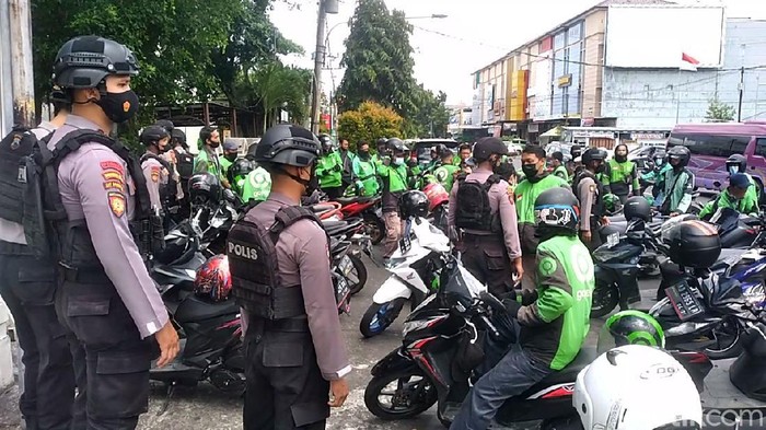 Massa driver Gojek datangi kantor Balai Kota Solo, Sennin (22/11/2021).