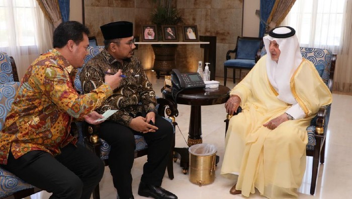 Menteri Agama (Menag) Yaqut Cholil Qoumas bertemu dengan Gubernur Mekah Klaid bin Faisal Al Saud