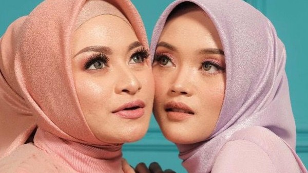 6 Foto Terbaru Nathalie Holscher & Putri Delina, Disebut Mirip Bak Kakak-Adik