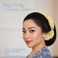 Penampilan Nikita Willy semakin terlihat cantik dengan pulasan makeup natural di wajahnya. Pemilihan warna lipstik merah muda dengan hasil akhir glossy membuat Nikita terlihat lebih fresh.  Foto: Instagram