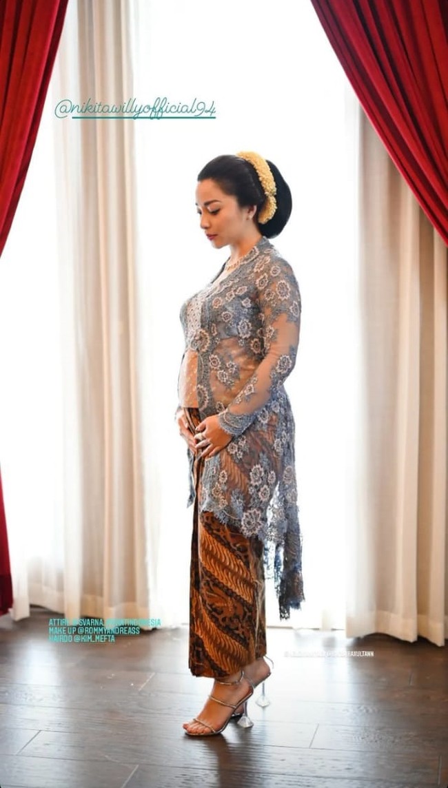 Tak lupa Nikita juga berpose memperlihatkan perutnya yang sudah semakin membesar. Diketahui bahwa saat ini usia kehamilan Nikita Willy sudah menginjak sekitar 20 minggu. Foto: Instagram