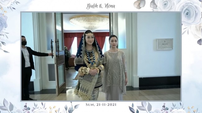 Beberapa waktu lalu adik dari Nikita Willy, Winona Willy, baru saja menggelar acara pernikahan. Penampilan Nikita Willy kala menghadiri acara pernikahan sang adik itu pun mencuri atensi karena baby bump di perutnya yang sudah semakin membesar. Foto: Instagram