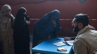 Pemerintahan Taliban Afghanistan akan mulai membayar gaji pegawai negeri yang sudah jatuh tempo. Ribuan PNS Afghanistan tunggakan gajinya sudah tiga bulan gaji.  
