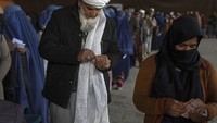 Dilansir Reuters, Minggu (21/11/2021) tunggakan gaji ini dibayarkan pada Sabtu (20/11) waktu setempat. Tertundanya gaji PNS ini merupakan salah satu dari banyak krisis yang dihadapi Taliban sejak pengambilalihan negara pada Agustus lalu.  