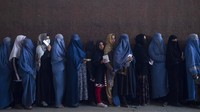 Setelah gerakan itu mengambil alih kekuasaan, miliaran dolar dana pemerintah Afghanistan yang disimpan di luar negeri di Amerika Serikat dan Eropa dibekukan.  
