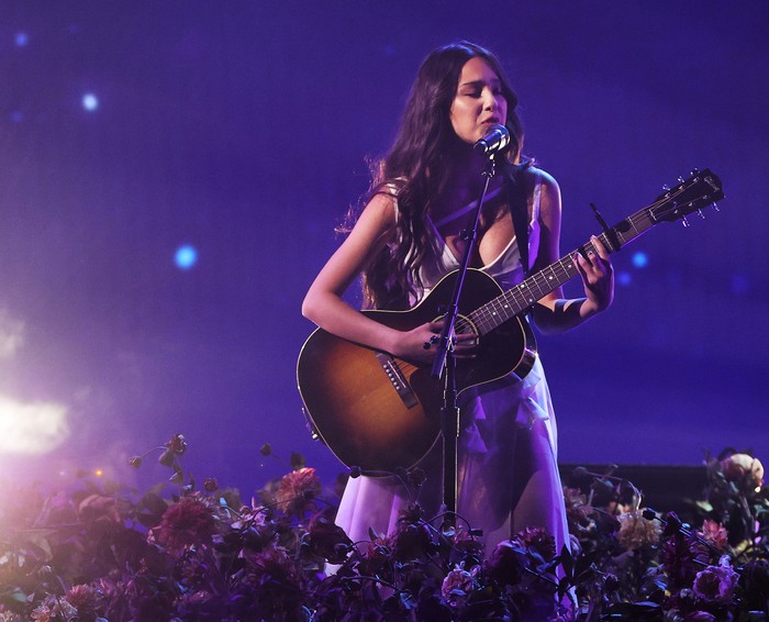 Olivia Rodrigo Olivia Rodrigo tampil di panggung American Music Awards (AMA) 2021 di Microsoft Theater, Los Angeles, California, pada Minggu (21/11/2021) waktu setempat.
