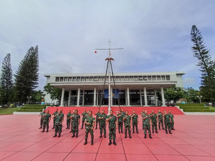 Panglima TNI Jenderal Andika Perkasa lakukan kunjungan kerja perdana ke Mabes AL.
