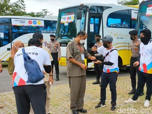 Tak Langsung Pulang, Penonton WSBK Mandalika Serbu Tempat Wisata di Lombok