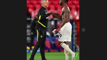 Aaron Wan Bissaka mengucapkan terima kasih atas semuanya untuk Ole. Foto: Twitter