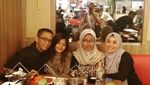 Manisnya Momen Ngopi Ibu Tiri Vanessa Angel, Puput Soedrajat dan Suami
