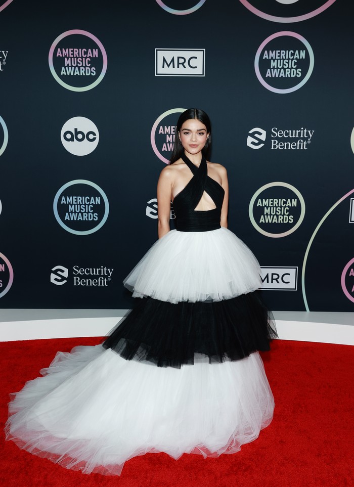 Rachel Zegler Rachel Zegler menghadiri American Music Awards (AMA) 2021 di Microsoft Theater, Los Angeles, California, pada Minggu (21/11/2021) waktu setempat.