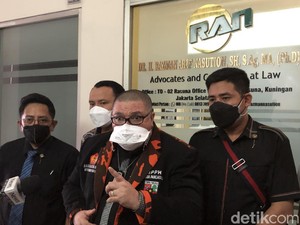 Razman: Tak Ada Perintah Junimart Cium Tangan Japto Soerjosoemarno