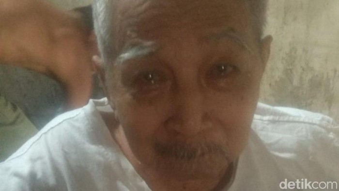 Sukap Jiman sang pencipta lagu Lingsir Wengi. Sukap kini sakit stroke dan lumpuh.