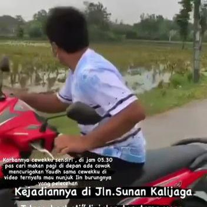 Polisi bergerak cepat menangani kasus pamer alat kelamin di Bojonegoro. Saat ini, pelaku sudah ditetapkan sebagai tersangka dan ditahan.
