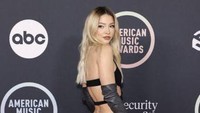 Penampilan seksi Madelyn Cline. Foto: Getty Images via AFP/AMY SUSSMAN
