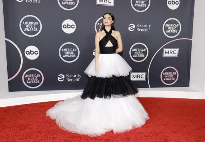US-2021-AMERICAN-MUSIC-AWARDS-ARRIVALS LOS ANGELES, CALIFORNIA - NOVEMBER 21: Rachel Zegler attends the 2021 American Music Awards at Microsoft Theater on November 21, 2021 in Los Angeles, California. Amy Sussman/Getty Images/AFP (Photo by Amy Sussman / GETTY IMAGES NORTH AMERICA / Getty Images via AFP)
