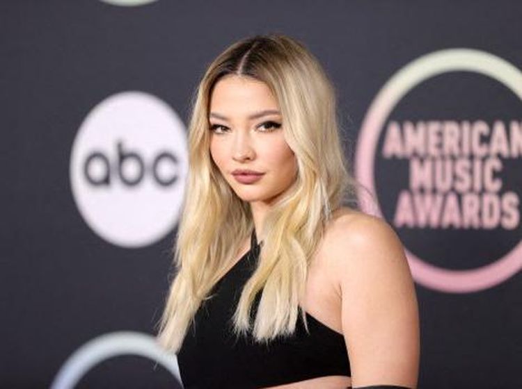 Madelyn Cline Seksi di American Music Awards