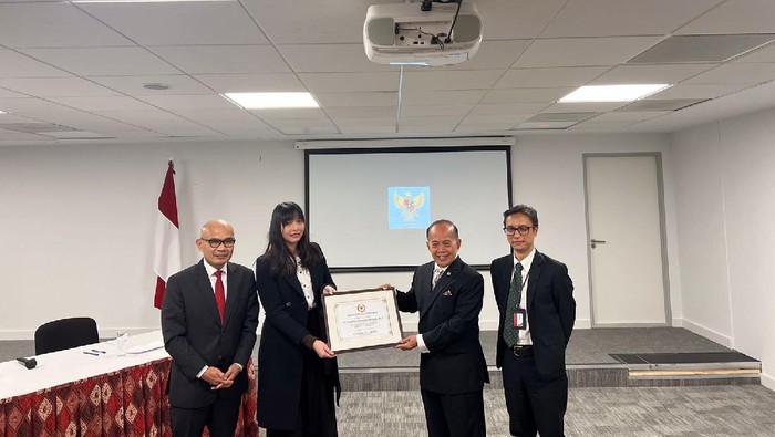Wakil Ketua MPR RI Syarief Hasan melakukan kunjungan kerja ke Inggris. Salah satu agendanya yaitu untuk melakukan kegiatan sosialisasi 4 Pilar MPR RI di KBRI London.