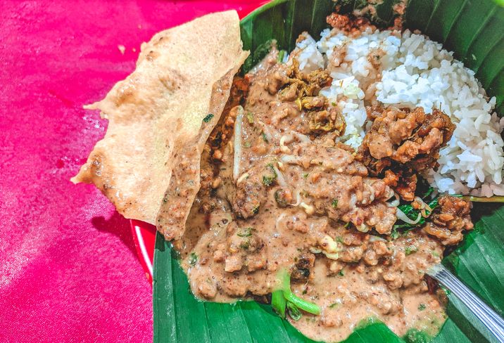 Wanita Ini Diputus Kekasihnya Gegara Tak Mau Makan Pecel