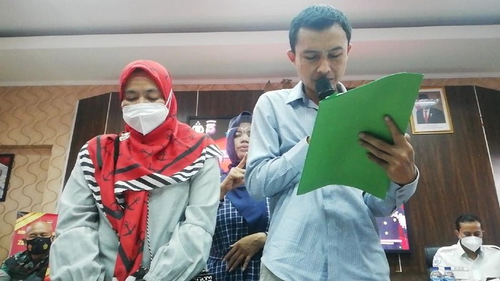 Yana didampingi istrinya meminta maaf ke publik atas perbuatannya