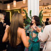 Jessica Iskandar sendiri memakai crop-top yang memamerkan perut hamilnya yang mulai membesar. Belum lama ini, aktris dan presenter 33 tahun tersebut mengumumkan sedang mengandung anak pertamanya dengan Vincent. (Foto: Instagram/@inijedar)