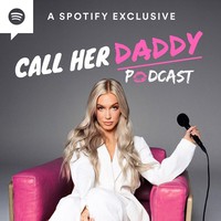 Kamu yang sering mendengarkan podcast mungkin familiar dengan acara Call Her Daddy. Siaran yang sering membahas topik soal seks dan hubungan cinta itu dipandu oleh Alexandra Cooper. Baru-baru ini, Alex dikontrak oleh Spotify dengan nilai fantastis $60 juta atau Rp 855 miliaran. Foto: Instagram @alexandracooper
