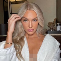 Dalam acaraku aku selalu menunjukkan bagaimana dengan kehidupan pribadiku aku bisa jadi wanita sukses, kamu bisa menemukan dirimu dan kamu bisa punya hubungan yang sukses dan orang yang akan mendukung kariermu, ujar Alex kepada BBC. Foto: Instagram @alexandracooper