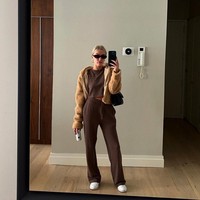 Awalnya didistribusikan oleh Barstool Sports, beberapa bulan lalu Alex menandatangani kontrak eksklusif dengan Spotify. Alex pun mengaku terkejut dengan kesuksesan podcast-nya. Foto: Instagram @alexandracooper