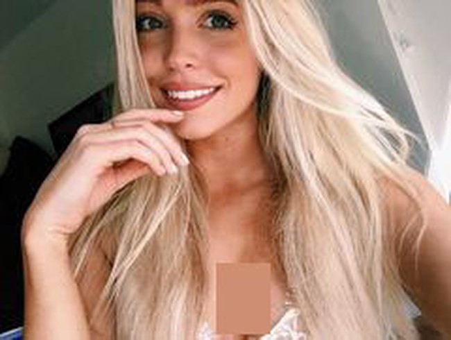 Call Her Daddy adalah sebuah acara podcast dengan 2,3 juta pengikut. Dalam dunia podcast, sang pembawa acara Alexandra atau Alex Cooper adalah podcaster wanita kedua paling populer setelah Michelle Obama. Foto: Instagram @alexandracooper