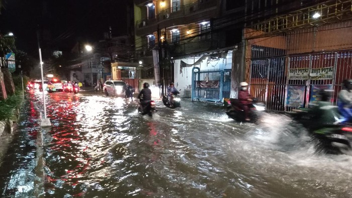 banjir di surabaya