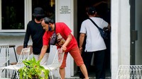 Sementara itu, pembongkaran tengah menunggu respons dari pemilik bangunan.