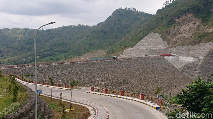 Pembangunan Bendungan Tugu di Trenggalek telah rampung. Rencananya, peresmian bendungan akan dilakukan dalam waktu dekat oleh Presiden Joko Widodo.