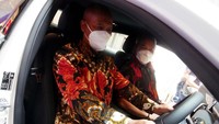 Pengunjung dapat melihat dan menjajal mobil idaman mereka.