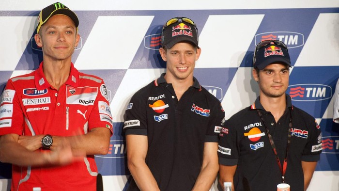 SCARPERIA, ITALY - JUNE 30:  (L-R) Valentino Rossi of Italy and Ducati Marlboro Team, Casey Stoner of Australia and Repsol Honda Team and Dani Pedrosa of Spain and Repsol Honda Team pose during the press conference pre-event of MotoGp of Italy at Mugello Circuit on June 30, 2011 in Scarperia near Florence, Italy.  (Photo by Mirco Lazzari gp/Getty Images)