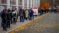 Dituturkan Von der Leyen bahwa sejauh ini 66,6 persen populasi Uni Eropa telah menerima dua dosis vaksin Corona dan 62 juta orang telah menerima suntikan booster atau dosis ketiga. AP Photo