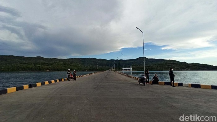 Diresmikan Jokowi, Ini Dia Terminal Multipurpose Pelabuhan Labuan Bajo Presiden Jokowi telah meresmikan Terminal Multipurpose Wae Kelambu Pelabuhan Labuan Bajo di Kabupaten Manggarai Barat, NTT. Begini penampakannya terkini.