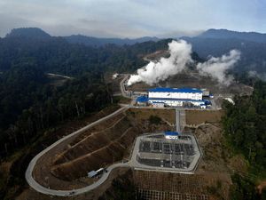 Dunia Beralih ke Energi Terbarukan, Industri Fosil Putar Otak