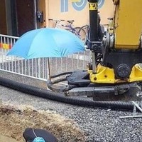 Definisi sedia payung sebelum hujan. Cara apapun pokoknya akan dilakukan demi bisa terhindar dari panas matahari. Benar-benar bikin geleng-geleng kepala deh.. Foto: Instagram/@infotekniksipil