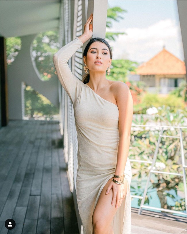 Dalam pernyataan kepada media, Frederika Alexis Cull pernah menyampaikan bahwa hubungannya dengan sang ibu memang tidak baik. Memang terkadang seperti kebanyakan keluarga lainnya saya dan ibu saya kadang-kadang memiliki hubungan yang kurang baik. Tentunya saya sebagai anak banyak mengalah dan harus menghormati Ibu saya, tapi saat ini saya merasa sudah sampai pada titik dimana saya tidak merasa aman dan nyaman dengan perilaku ibu saya,” paparnya.Foto: Dok. Instagram @frederikacull