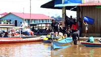 Banjir yang merendam kawasan Sintang sejak beberapa pekan terakhir berangsur surut. Aktivitas di Pasar Sungai Durian pun kembali bergeliat. 