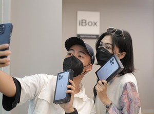 Vidi Aldiano dan Isyana Sarasvati Beli iPhone 13 Pro Max di iBox