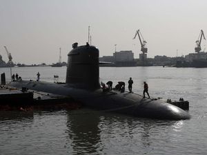 Komando! Kapal Selam INS Vela Milik India Siap Beroperasi