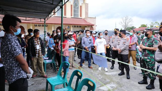 Kapoldasu Irjen Panca Putra meninjau keamanan 200 pemilihan kepala desa (pilkades) serentak di Kabupaten Tapanuli Utara (Taput).  (dok Istimewa)