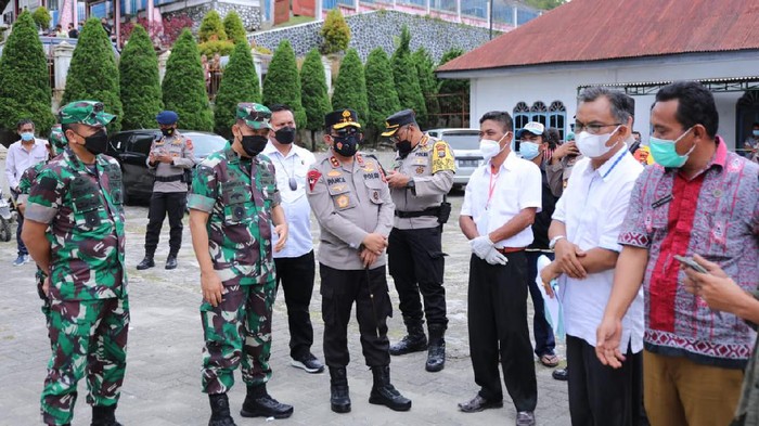 Kapoldasu Irjen Panca Putra meninjau keamanan 200 pemilihan kepala desa (pilkades) serentak di Kabupaten Tapanuli Utara (Taput).  (dok Istimewa)