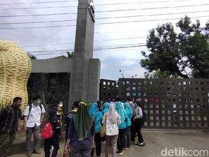 Pabrik PT Dua Kelinci Pati Kebakaran, Karyawan Dievakuasi ke Luar Pagar