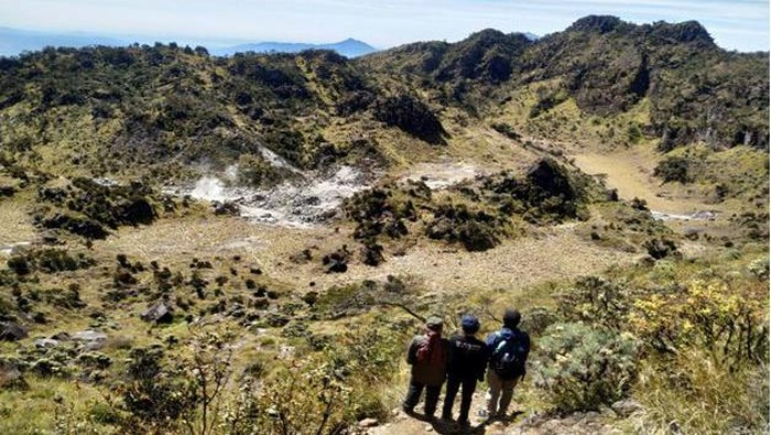Kegiatan pemetaan jalur pendakian Gunung Sumbing berbasis data spasial dan nonspasial (dok UGM)