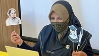 Hal ini dilakukan dalam rangka memperingati Hari Guru Nasional yang jatuh pada 25 November 2021.