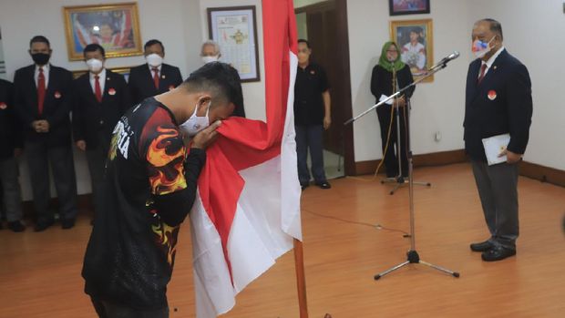 KONI Pusat melepas atlet dancesport Indonesia yang akan berlaga di Kejuaraan Dunia, Paris, 4 Desember 2021. Momen itu juga ditandai dengan pelantikan federasi cabor.