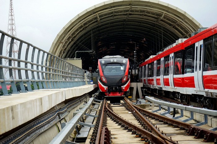 LRT Jabodebek ditargetkan beroperasi pada Agustus 2022 mendatang. Nantinya LRT Jabodebek akan beroperasi otomatis tanpa masinis. Penasaran?